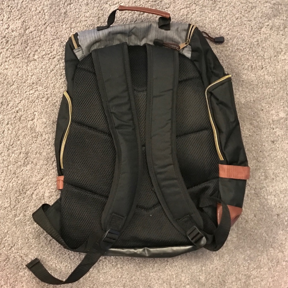 Trailmaker Backpack - Picture 2 of 9